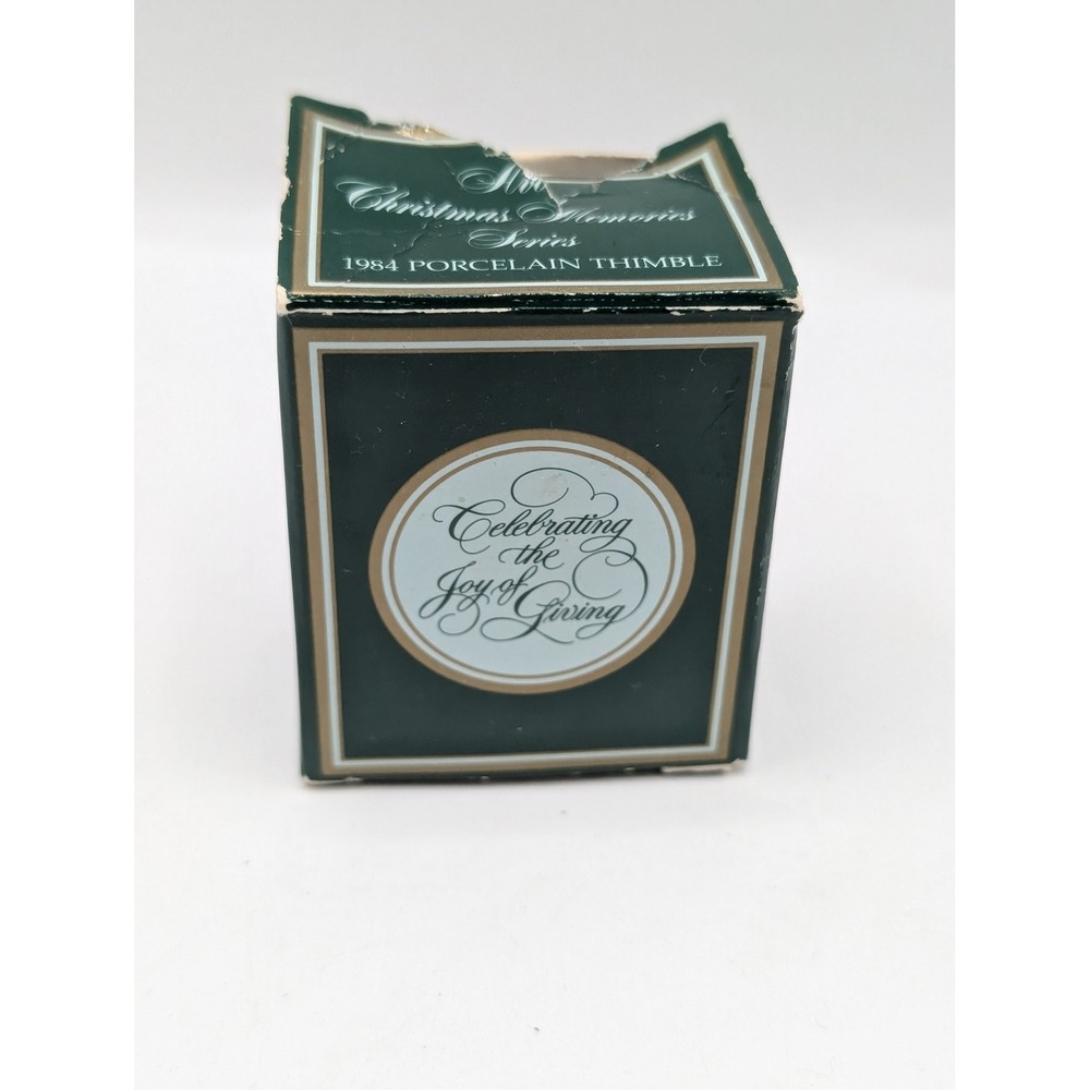 Avon Christmas Memories 1984 Porcelain Thimble Joy of Giving 22K Gold Trim Box